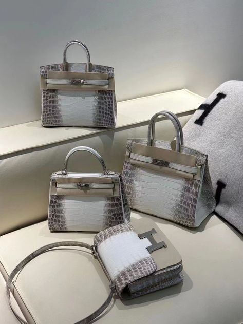 Trending Bags, Kelly 25, Bag Boutique, Birkin Bags, Mini Kelly, Expensive Bag, Luxury Bags Collection, Fendi Bag, Hermes Birkin 25