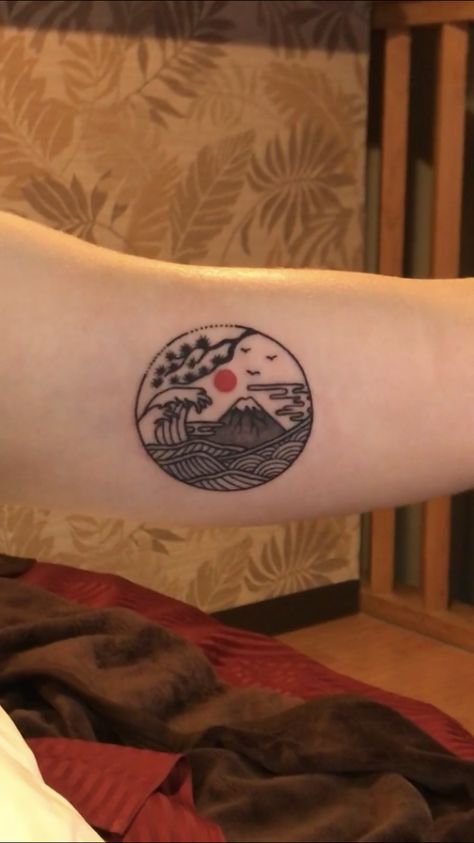 #tattoo #travel #mtfuji #japan #beautiful #artwork Mt Fuji Tattoo, Mount Fuji Tattoo, Tattoo Travel, Japan Beautiful, Monte Fuji, Tattoo Traditional, Mt Fuji, Mount Fuji, Nature Tattoos