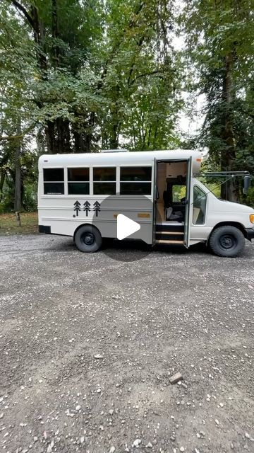 Isaac Turner on Instagram: "4 Window Skoolie Tour. “MINION” The last bus I built 💔 #skoolie #skoolieconversion #buslife #vanlife #schoolbusconversion #shortbusconversion #shortbus Build Sponsors: @recprousa @dakota.lithium" Skoolie Dashboard, Short Bus Conversion Interiors, Skoolie Interior Design, Schoolies Bus Conversion, Small School Bus Conversion, Buses Turned Into Homes, Short Bus Conversion Layout, Skoolie Layout Floor Plans, Mini School Bus Conversion