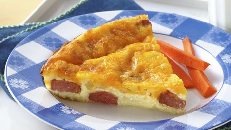 Wrap up dinner wtih a one-dish hot dog bake - no buns needed. Hot Dog Bake, Hot Dog Casserole, Cheese Pie Recipe, Hot Dog Rolls, Impossible Pie, Bisquick Recipes, Canned Biscuits, Cheese Pie, Easy Pie Recipes