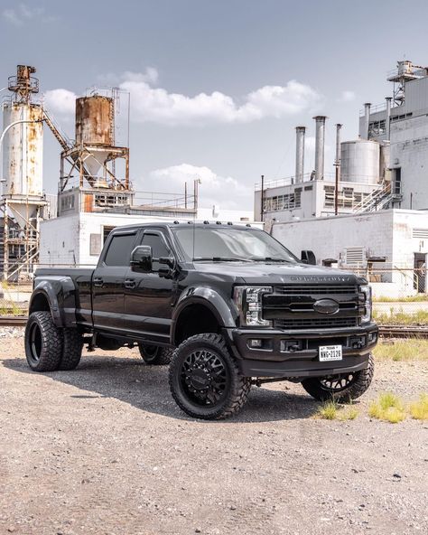 Lifted Dually, Black Trucks, Ford Dually, Truck Photography, Welding Trucks, Jacked Up Truck, Dually Wheels, F450 Super Duty, Diesel Trucks Ford