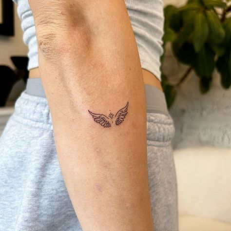 tiny angel wings ✨🥹 Dainty Angel Wings Tattoo, Small Guardian Angel Tattoos, Simple Angel Tattoos, Dainty Angel Wings, Guardian Angel Tattoos, Small Angel Wing Tattoo, Angel Wing Tattoo, Small Star Tattoos, Guardian Angel Tattoo