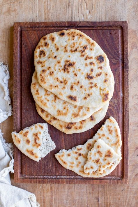 You can make this Gluten-Free Flatbread Recipe quickly with just seven ingredients! This recipe works well as a replacement for gluten-free naan bread, gluten-free pita bread, or any other kind of flatbread. Only 7 ingredients and Top 8 allergen-friendly. Gluten Free Pita Bread Recipe, Gf Flatbread, Sourdough Flatbread Recipe, Gluten Free Flatbread Recipe, Gluten Free Naan Bread, Gluten Free Pita Bread, Gluten Free Naan, Gluten Free Pita, Gluten Free Flatbread