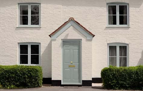 Sandtex Country Stone Pebbledash House, Painted Pebbledash, Masonry Paint Colours, Outdoor Wall Paint, Exterior Masonry Paint, Terrace House Exterior, Painted Brick Exteriors, Exterior Gray Paint, Traditional Front Doors