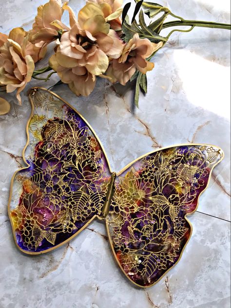 Resin Butterfly Wings, Butterfly Resin Art, Resin Pours, Diy Resin Earrings, Butterfly Resin, Resin Butterfly, Seal Wax, Butterfly Decor, Resin Wall Art