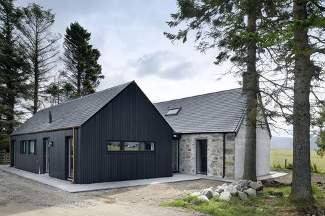 Loader Monteith Architects Glasgow Burnt Timber, Cottage Extension, House Renos, Larch Cladding, Wooden Cladding, Rural Architecture, Cedar Cladding, House Cladding, Steel Framing