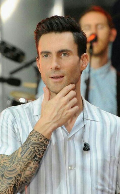 Adam Levine Adam Levine Haircut, Boy Haircuts, Men's Hairstyle, Men's Haircuts, Haircut Styles, Men's Hairstyles, Blake Shelton, Stylish Top, Adam Levine