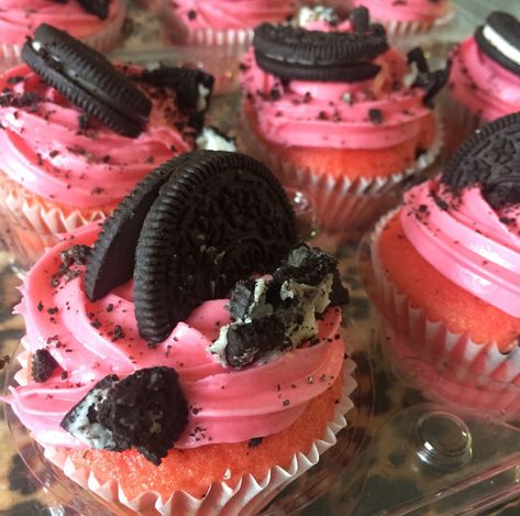 Pink And Black Cupcakes, Birthday Hotel, Monster Truck Cupcakes, Truck Cupcakes, Crushed Oreo, Black Dessert, Oreo Cupcakes, Halloween Baking, Pink Foods