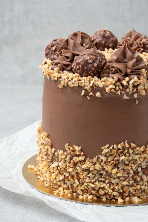 Ferrero Rocher Torte, Rocher Cake, Ferrero Rocher Cake, Chocolate Cake Designs, Gourmet Cakes, Chocolate Pastry, How To Roast Hazelnuts, Tasty Baking, Cake Videos