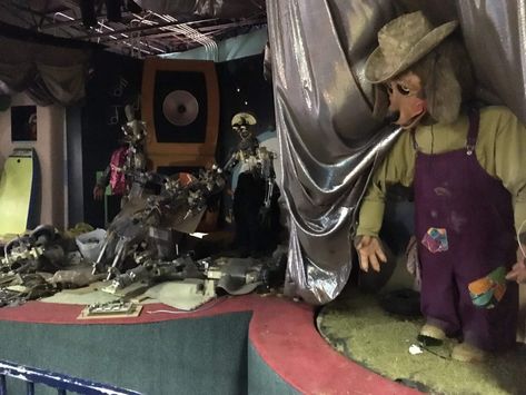 Animatronic Aesthetic, 80s Animatronics, Abandoned Animatronics, Showbiz Animatronics, Abandoned Chuck E Cheese, Rock A Fire Explosion Animatronics, Rockafire Explosion, Showbiz Pizza Place, Animatronic Mechanism