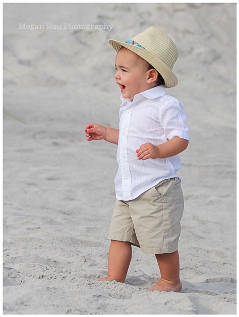 Baby Boy Beach Photoshoot, Boy Beach Outfits, Baby Beach Photos, Beach Family Portraits, Boy Birthday Pictures, Baby Boy Newborn Photography, Kids Dress Boys, Baby Boy Pictures