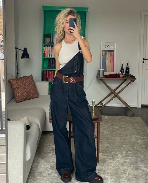 Salopette Outfit, Overalls Outfit Aesthetic, Overalls Style, Y2k Street Style, Overalls Outfit, Outfit Aesthetic, Mode Inspo, Fashion Fits, Fashion Killa