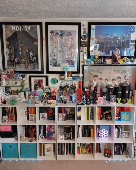 Kpop albums, posters and lightsticks Kpop Lightstick Display, Kpop Themed Bedroom, Kpop Club Ideas, Concert Shadow Box Ideas Kpop, K Pop Bookshelf, Wall Kpop Decor, Kpop Bookshelf Ideas, Maximalist Kpop Room, Anime And Kpop Room Ideas