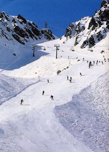 Andorra Ski, People Skiing, Skiing Aesthetic, Snow Trip, Ski Holidays, Find Your Way, Ski Season, Winter Scenery, Snow Skiing