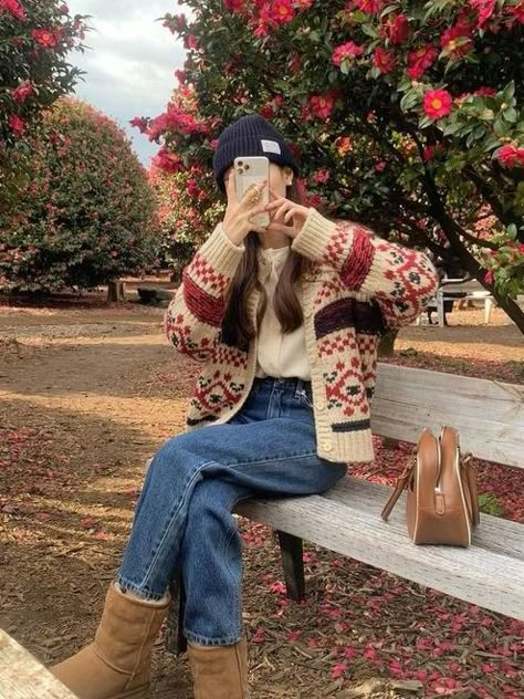 Korean ugg outfit: chunky fall cardigan + jeans Thanksgiving Fits, Uggs Outfits, Trendy Overalls, Chic Style Inspiration, Classic Thanksgiving, Thanksgiving Outfit Ideas, Cute Thanksgiving Outfits, What To Wear Fall, Thanksgiving Outfit Women