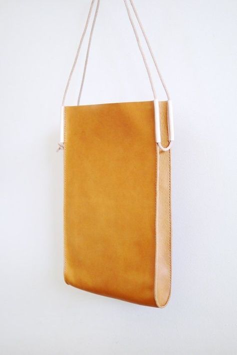 Diy Leather Bag, Diy Bags Purses, Horween Leather, Brown Bag, Caramel Brown, Leather Projects, Leather Bags Handmade, Tote Bag Leather, Leather Diy