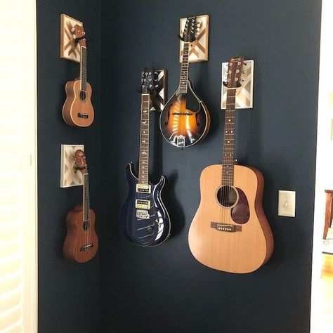 Guitar Wall Mount Ideas, Hanging Guitars On Wall Ideas, Guitars On Wall, Guitar Room Ideas, Guitar Hanging Ideas, Guitar Display Wall, Music Room Office, Hanging Guitars, Guitar Mount