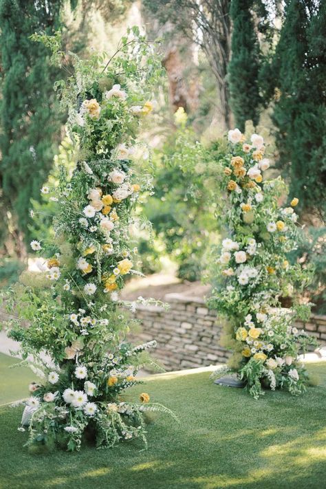 Wedding Decorations Yellow, Yellow Wedding Flowers Bouquet, Yellow Floral Decor, Pale Yellow Weddings, Light Yellow Weddings, Floral Decor Ideas, Yellow White Wedding, Yellow Wedding Decorations, Yellow Wedding Colors