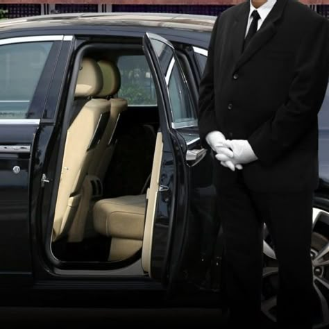 You are looking forward to getting quality services with less fare then you can book limousine service San Diego from this prominent car service. Black Limousine, Old Money House, Black Car Service, Miami Photos, Opening Car, Chauffeur Service, L Lawliet, Rich Family, Fake Friends