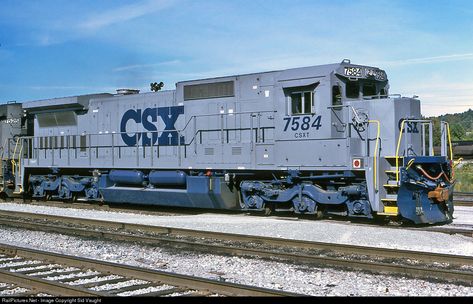 CSXT 7584 CSX Transportation (CSXT) GE C40-8 (Dash 8-40C) at Corbin, Kentucky by Sid Vaught Csx Locomotives, Corbin Kentucky, Road Pics, Csx Transportation, Csx Trains, Milwaukee Road, Railroad History, Burlington Northern, Toy Trains