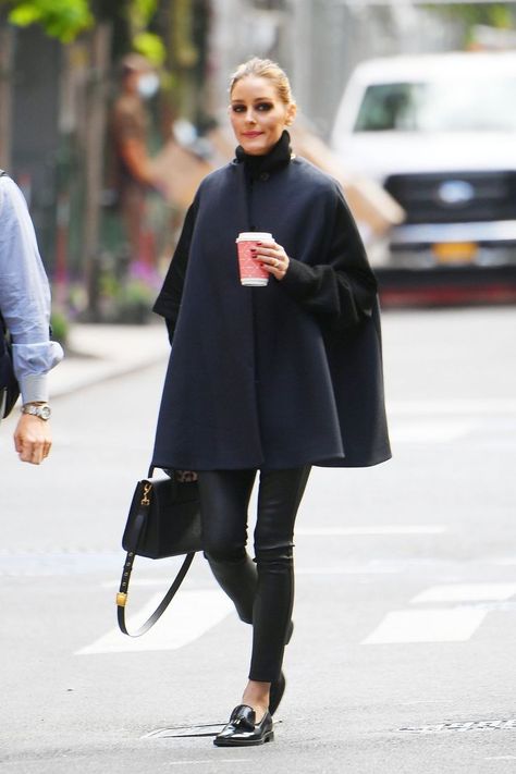 Olivia Palermo Style Casual, Olivia Palermo Style Winter, Olivia Palermo Winter, Olivia Palermo Street Style, Olivia Palermo Outfit, New York May, Cape Outfit, Estilo Olivia Palermo, New York Outfit