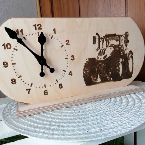 Clock Crafts, Laser Gifts, Wood Etching, Wood Burning Designs, Wood Clock Design, Diy Clocks, Rustic Wood Crafts, Clock Craft, Welcome Signs Front Door