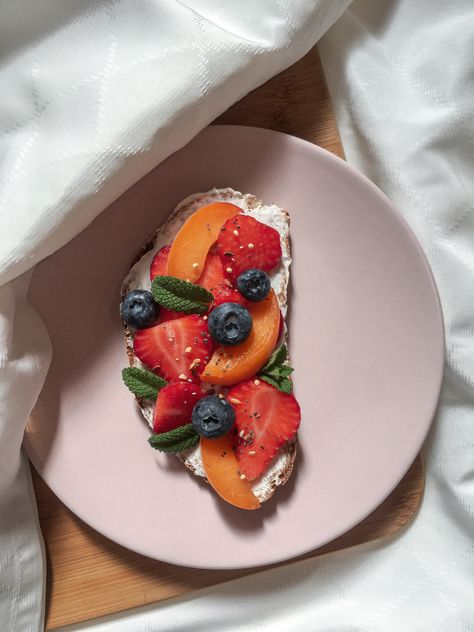 #toast #fruit #aesthetic #foodporn Fruit Toast Aesthetic, Fruit On Toast, Fruit Toast Recipe, Toast Aesthetic, Fruit Toast, Mediterranean Breakfast, Fruit Aesthetic, Breakfast Toast, Pretty Food