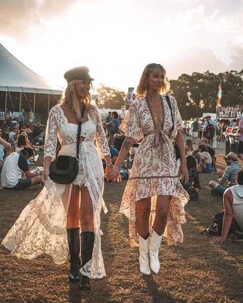 Byron Bay Festival, Australia // Boho Vibes Bonnaroo Fashion, Bonnaroo Outfits, Look Da Festival, Performance Clothes, Modern Southwestern, Festival Inspo, Look Festival, Mode Hippie, Designer Clothing Brands