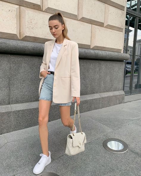 Linen Blazer Outfit Women, Minimalist Fall Outfit, Wavy Dress, Liza Rudkevich, Chic Blazer Outfit, Wfh Outfits, Minimalist Moda, Blazer Outfits For Women, Living In London