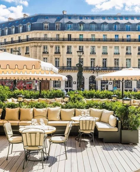 Best Restaurants In Paris, Outdoor Restaurant Design, Restaurants In Paris, Cafe Terrace, Paris Vacation, Outdoor Cafe, Rooftop Restaurant, Paris Restaurants, Classic Outdoor