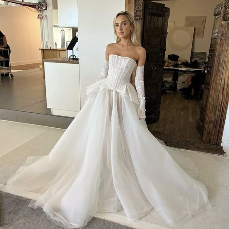 Kim Kassas Wedding, Kim Kassas, Boujee Dresses, Aesthetic Vogue, Classy Wedding Dress, Vogue Wedding, Classy Prom Dresses, Fancy Wedding Dresses, Wedding Dress With Veil