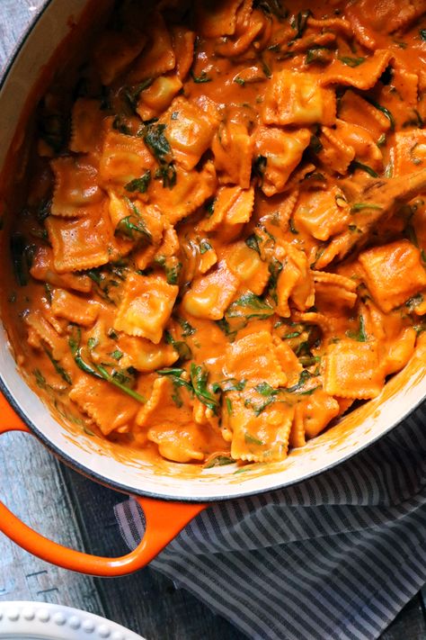 Vodka Sauce Recipe, Alla Vodka, Vodka Sauce, Food Is Fuel, Food Obsession, Sauce Recipe, Ravioli, Pretty Food, Food Cravings