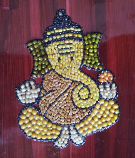 Navdhanya Work Yellow Paper Flowers, Flower Making With Paper, Eco Friendly Ganpati Decoration, Ganesha Artwork, Flower Petal Art, Seed Art, Thali Decoration Ideas, Rakhi Making, Ganapati Decoration