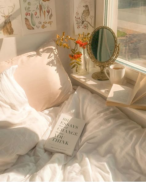 Discovered by Hortense. Find images and videos about white, vintage and aesthetic on We Heart It - the app to get lost in what you love. Photowall Ideas, Dekorasi Kamar Tidur, Room Deco, Aesthetic Rooms, Dreamy Room, Room Inspiration Bedroom, Room Ideas Bedroom, Aesthetic Bedroom, Dream Rooms