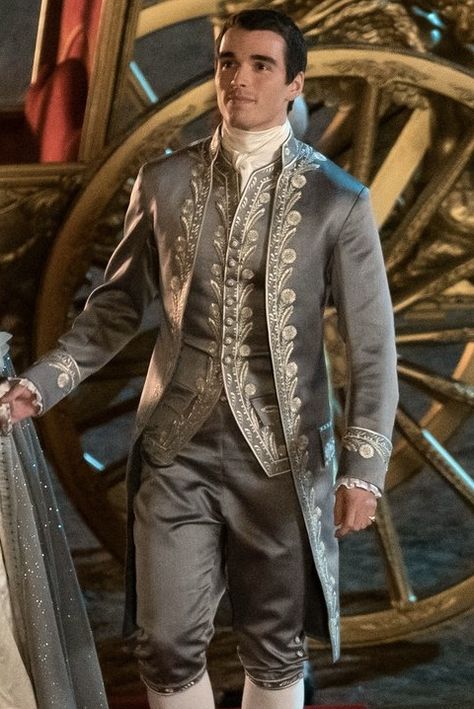 Bridgerton Dresses Men, Men In Period Dramas, Bridgerton Inspired Mens Outfits, King George Iii Bridgerton, Bridgerton Mens Outfits, Bridgerton Outfits Men, King George Bridgerton, Victorian Outfit Men, Corey Mylchreest