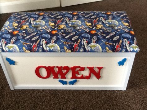 toy box. personalised. space. cushioned by Littlebowchicgifts #toybox #toyroom #childrenroomdecor #childrensstoragebox #kidstoybox #boystoybox #girlstoybox #gamesroom #storagebox #kidsroom #boysroom #girlsroom #kidsroomdecor #ecotoys #shoebox #babynursery #toysstorage #childrensbedroom #kidsbedroomdecor #babyroomdecor #babyroomideas White Toy Box, Personalised Wooden Toy Box, Kids Storage Bench, Kids Toy Chest, Childrens Toy Boxes, Painted Wooden Letters, Toy Storage Chest, Wooden Toy Chest, Gender Neutral Toys