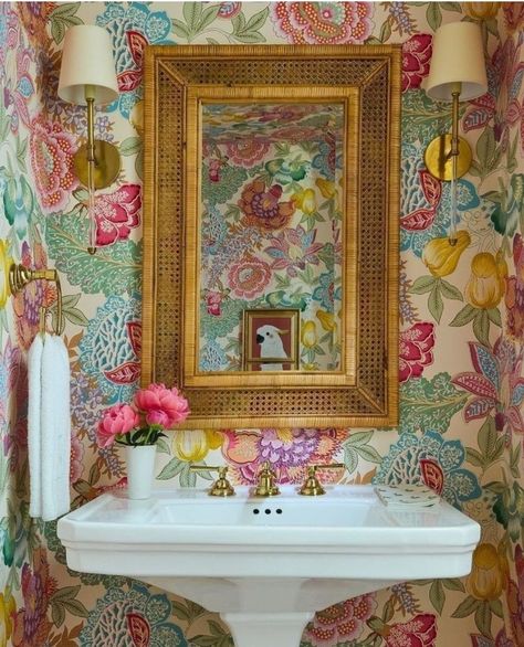 Vintage Powder Room, Wallpaper Powder Room, Unusual Wallpaper, Small Bathroom Wallpaper, Powder Room Ideas, Powder Room Wallpaper, Wallpaper Bathroom, Powder Room Decor, House Decor Rustic