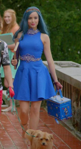 Evie Descendants Blue Dress, Descendants Evie Outfits, Evie Descendants Outfit, Descendants Pictures, Evie Descendants, Descendants Costumes, Sophia Carson, Mal And Evie, Avengers Outfits