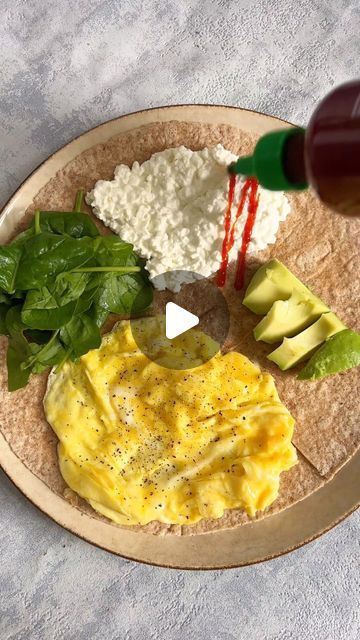 The Fit Feast on Instagram: "my new fave breakfast 🍳💚🥑🤍✨ these breakfast wraps have been going viral for a reason! So easy and quick to whip up, absolutely delicious and high in protein so leaves me feeling full and satisfied until lunch 🥙   Simply scramble 2-3 eggs, then assemble your wrap with avocado, cottage cheese, a handful of spinach, sriracha, your eggs and salt & pepper. Fold up (the fun way of course) and devour!   #breakfastideas #breakfast #viralbreakfast #viralrecipes #easyrecipes #breakfasttime☕️ #breakfastclub #breakfastwrap #tortilla #breakfasttortilla #breakfastrecipes #highproteinbreakfast" Avocado Cottage Cheese, Breakfast Tortilla, Breakfast Wraps, High Protein Breakfast, 3 Eggs, Going Viral, The Breakfast Club, Breakfast Time, Avocado Egg