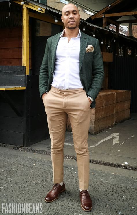 This year's 100 hottest looks and trends direct from the streets, as captured by FashionBeans' Street Style Collective. Green Blazer Khaki Pants Men, Green Blazer Outfit Men, Blazer Men Outfit, Blazer Outfits For Men, Green Blazer Outfit, Green Suit Jacket, Mens Business Casual, Fall Suit, Blazer Outfits Men