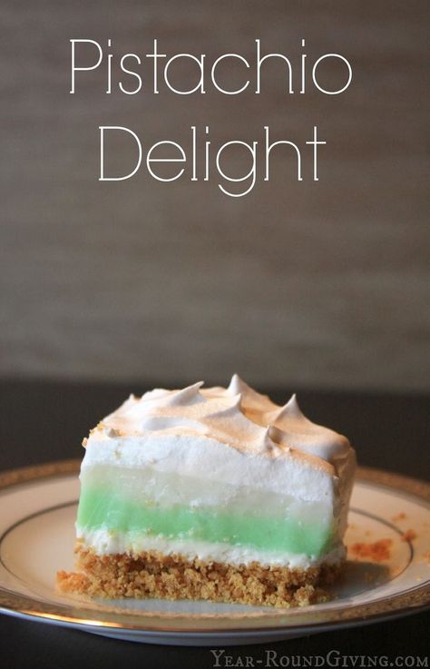 Pistachio Delight is a creamy layered pudding dessert. This recipe for Pistachio Delight has a graham cracker crust, layers of pistachio and white chocolate pudding and sweetened cream cheese. Then topped off with whipped topping. Pistachio Delight, Green Desserts, Hand Pie, Cold Desserts, Jell O, Pudding Desserts, Chocolate Pudding, Graham Cracker, Diy Homemade