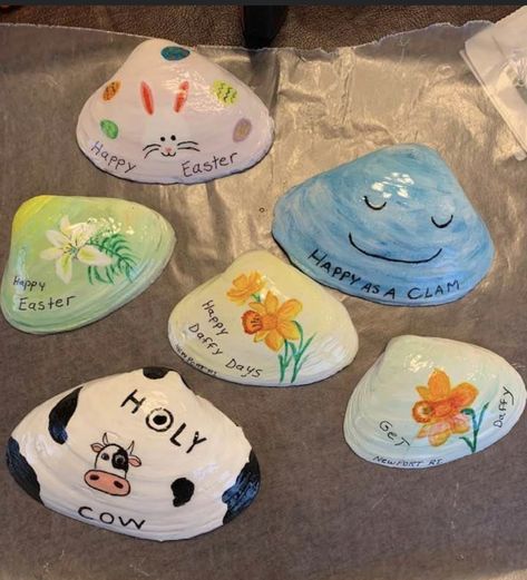 Shells Painting, Shell Painting Ideas Seashells, Painted Seashells, Shell Painting Ideas, Diy Sofa Cover, Happy As A Clam, Art Coquillage, Seashell Painting, Moon Drawing