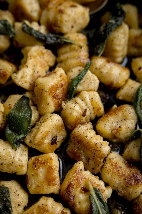 Gnocchi Sauce, Brown Butter Sage Sauce, Gnocchi Dishes, Sage Butter Sauce, Kitchen Sanctuary, Sage Recipes, Creamy Mushroom Pasta, Vegetarian Italian, Sage Butter