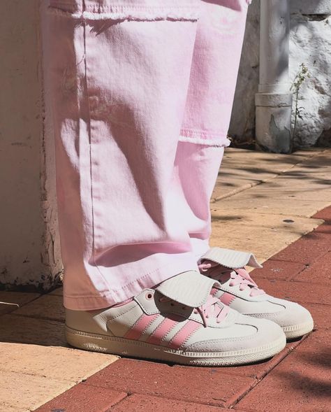 Coffee Fit 🎀 Shot for @essenciaofficial_ wearing new Baum SS24. Shot by @essenciaofficial_ #baumundpferdgarten #baum #pinkaesthetic #pinkoutfit #pinterestaesthetic #explore Pink Samba, Danish Fashion, Straight Leg Pant, Human Race, Adidas X, Straight Leg Denim, Girly Fashion, International Fashion, My Personal Style