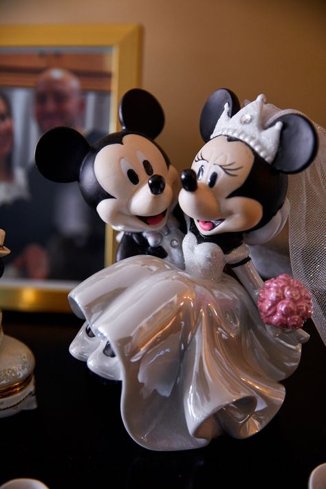 Mulan Wedding, Mickey Mouse Wedding, Mickey Mouse House, Disney Wedding Cake, Mickey Mouse Pictures, Mickey Y Minnie, Mickey And Minnie Mouse, Disney Decor, Outdoor Wedding Decorations