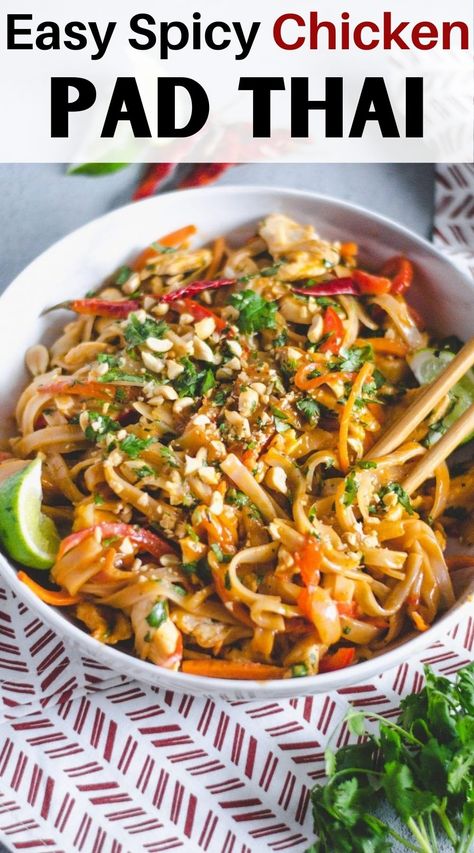 Spicy Chicken Pad Thai, Chicken Pad Thai, Food Fest, Pad Thai Recipe, Idee Pasto Sano, Noodle Dishes, Asian Cooking, Spicy Chicken, Asian Dishes