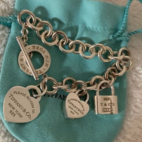 T&Co. Bracelet Tiffany Charm Bracelets, Tiffany Co Bracelets, Tiffany Charm Bracelet, Pandora Bracelet Charms Ideas, Dream Items, Tiffany And Co Bracelet, Preppy Life, Tiffany And Co Jewelry, Candy Boutique