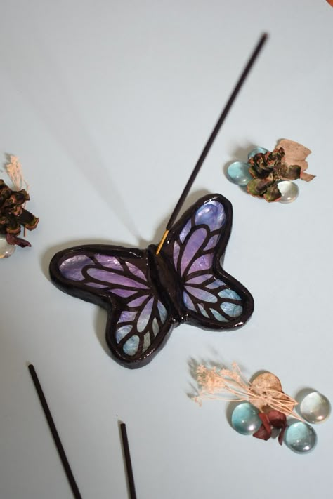 Butterfly Incense Holder, Butterfly Clay Art, Air Dry Clay Butterfly, Clay Stuff To Make, Diy Air Dry Clay, Air Dry Clay Projects, 5 Min Crafts, Ash Tray, Soap Dishes