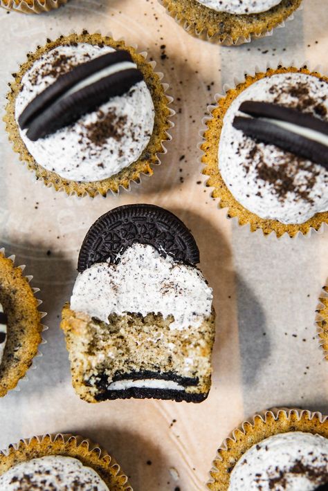 Fluffy Vanilla Cupcake Recipe, Oreo Cupcake Recipe, Oreo Cupcake, Cookies And Cream Frosting, Buttered Vegetables, Oreo Cupcakes, Oreo Recipes, Delicious Cake Recipes, Vanilla Cookies