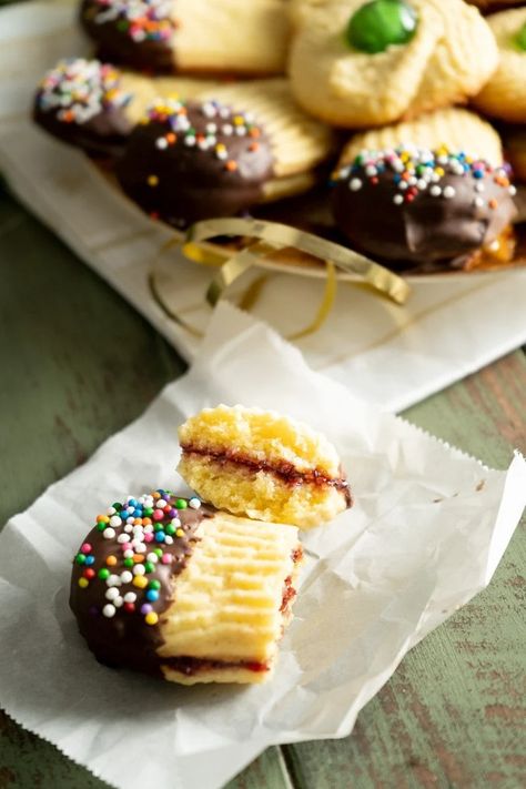 Chocolate Dipped Raspberry Filled Italian Butter Cookies, Xmas Bakes, Christmas Sandwiches, Italian Butter, Cookies Italian, Sandwich Cookies Filling, Linzer Cookies Recipe, Italian Butter Cookies, Recipe Inspirations